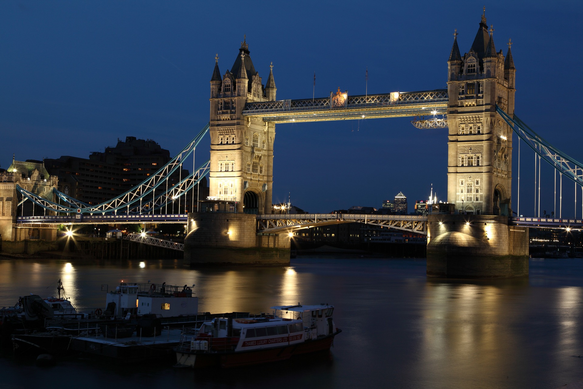 Die Tower Bridge bei Nacht
